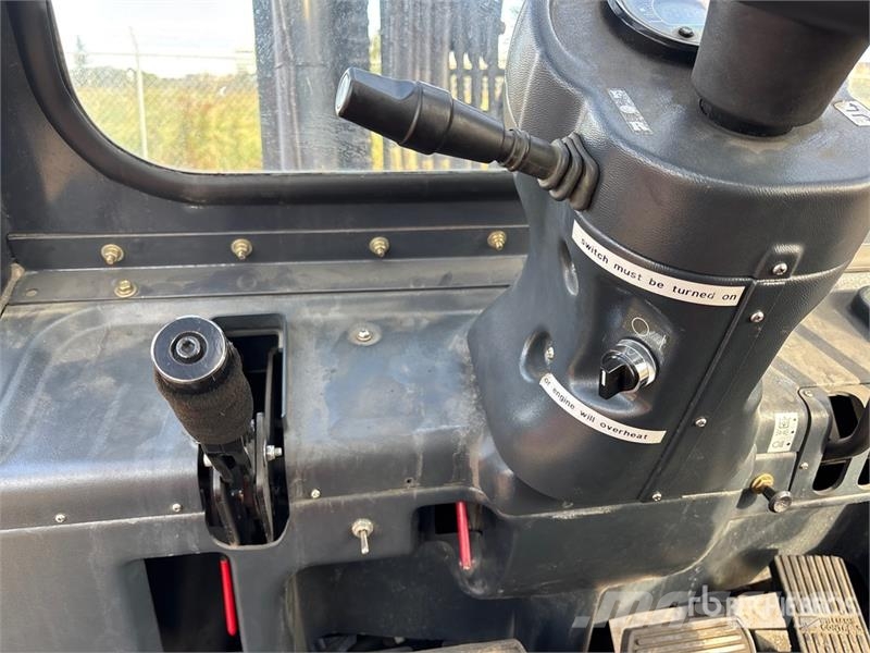 Starke FG40 3480 kg Pneumatic Tire Forklift Autokrāvēji - citi