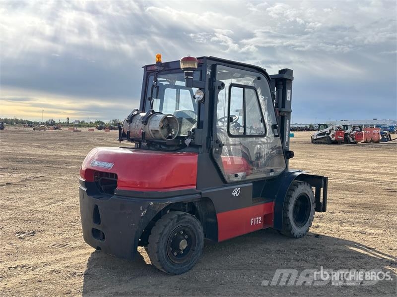  Starke FG40 3480 kg Pneumatic Tire Forklift Autokrāvēji - citi
