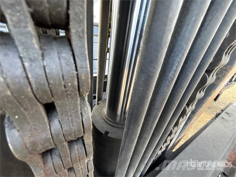 Starke FG40 3480 kg Pneumatic Tire Forklift Autokrāvēji - citi