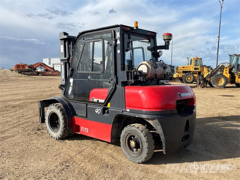 Starke FG40 3480 kg Pneumatic Tire Forklift Autokrāvēji - citi