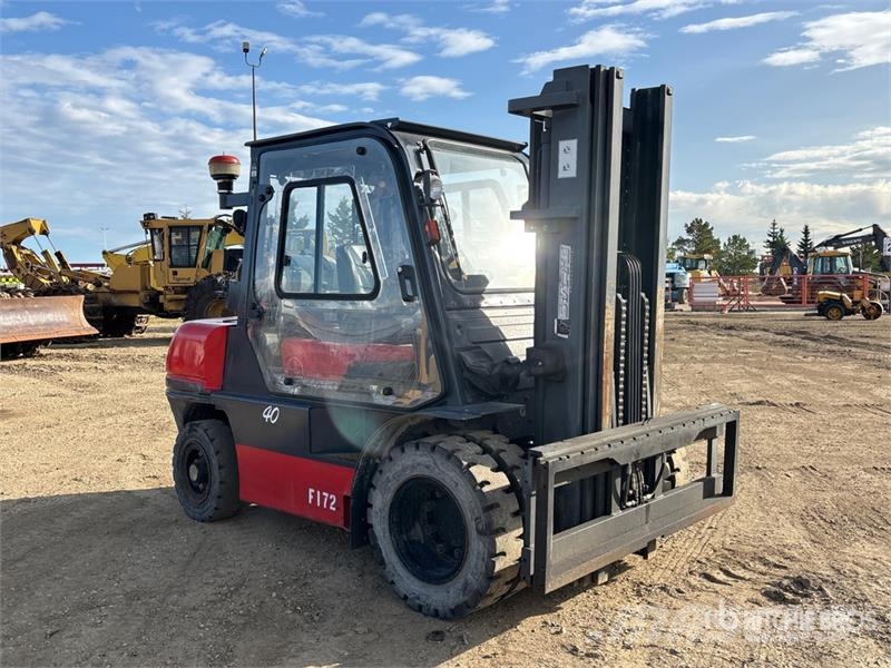  Starke FG40 3480 kg Pneumatic Tire Forklift Autokrāvēji - citi