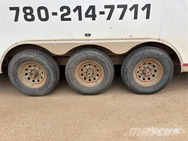 Stealth 34 ft Tri/A Gooseneck Enclosed Trailer Rimorchi cassonati