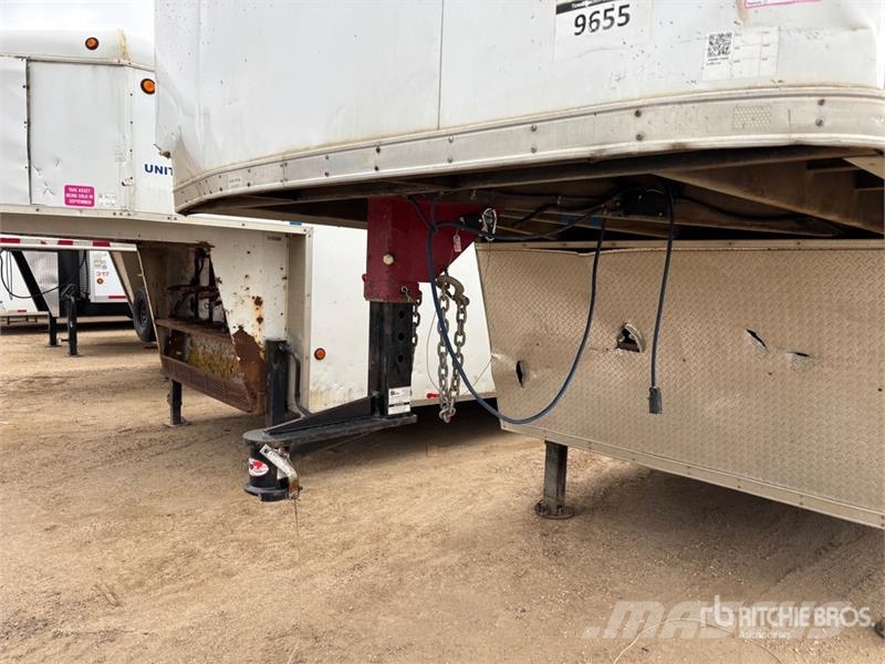 Stealth 34 ft Tri/A Gooseneck Enclosed Trailer Rimorchi cassonati