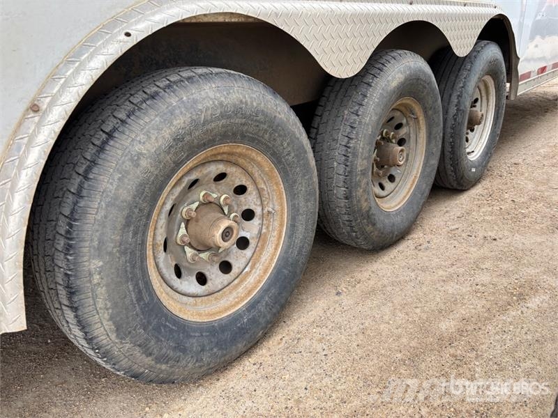 Stealth 34 ft Tri/A Gooseneck Enclosed Trailer Rimorchi cassonati