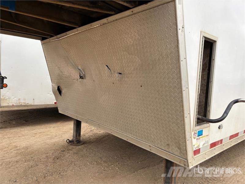 Stealth 34 ft Tri/A Gooseneck Enclosed Trailer Rimorchi cassonati
