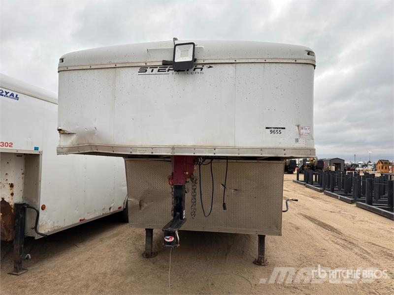 Stealth 34 ft Tri/A Gooseneck Enclosed Trailer Rimorchi cassonati