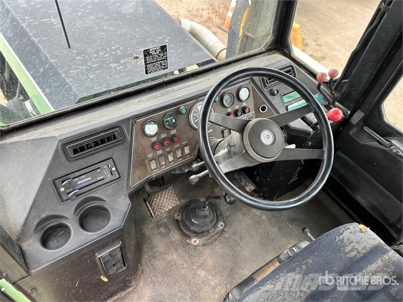 Steiger Cougar III ST-251 Articulated 4WD Tractor Muut maatalouskoneet