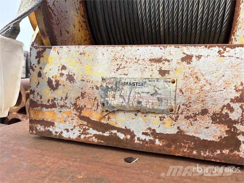 Sterling 190A.25 17780 lb Knuckle Boom on Sterling LT9500 6 Автокранове