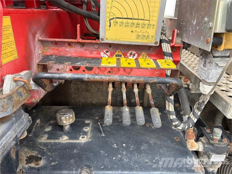 Sterling 190A.25 17780 lb Knuckle Boom on Sterling LT9500 6 Автокранове