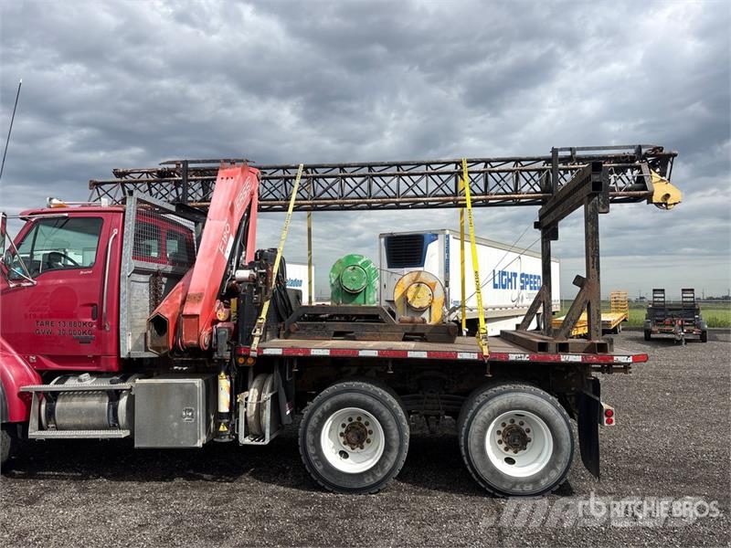 Sterling 190A.25 17780 lb Knuckle Boom on Sterling LT9500 6 Автокранове