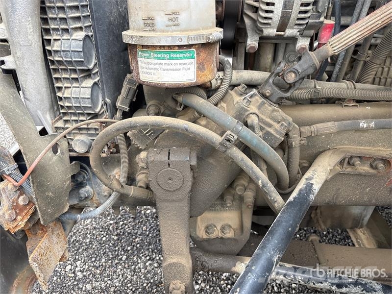 Sterling 190A.25 17780 lb Knuckle Boom on Sterling LT9500 6 Автокранове