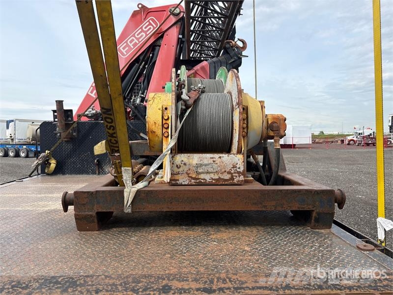 Sterling 190A.25 17780 lb Knuckle Boom on Sterling LT9500 6 Автокранове