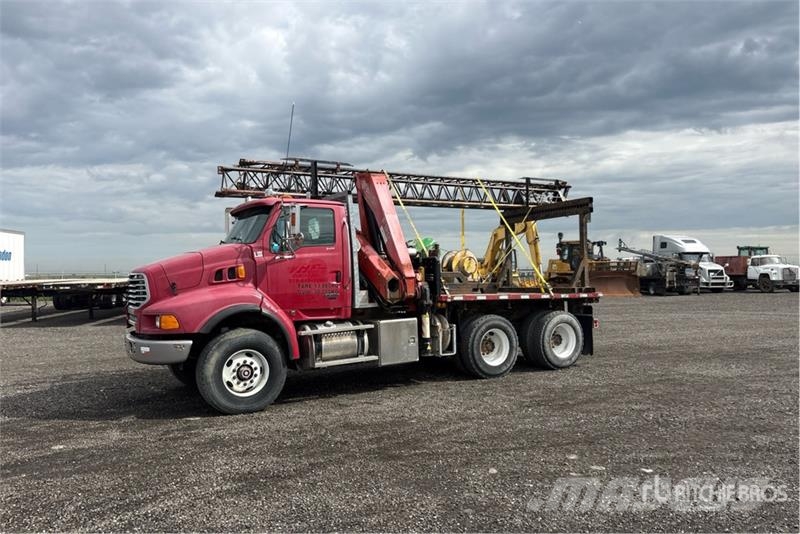 Sterling 190A.25 17780 lb Knuckle Boom on Sterling LT9500 6 Автокранове