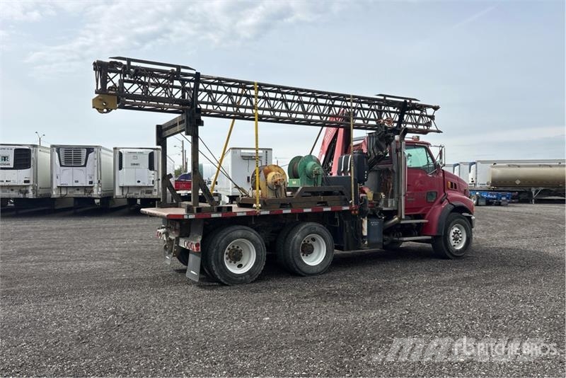 Sterling 190A.25 17780 lb Knuckle Boom on Sterling LT9500 6 Автокранове