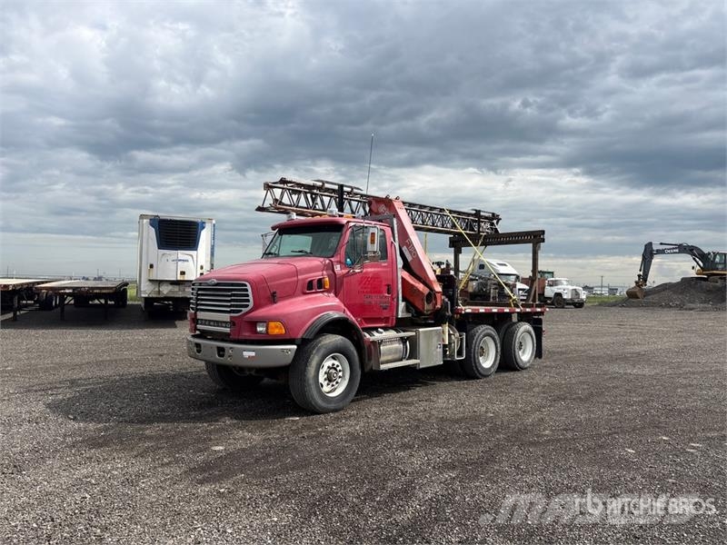 Sterling 190A.25 17780 lb Knuckle Boom on Sterling LT9500 6 Автокранове