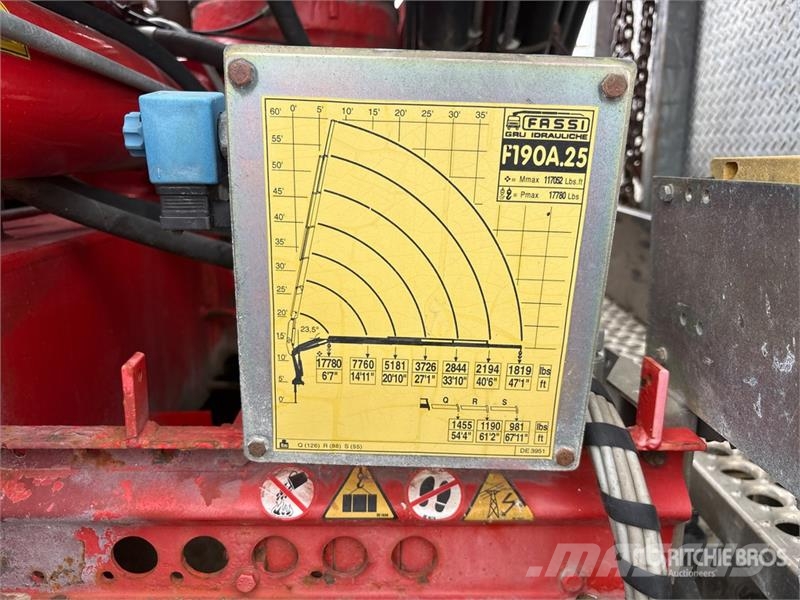 Sterling 190A.25 17780 lb Knuckle Boom on Sterling LT9500 6 Автокранове