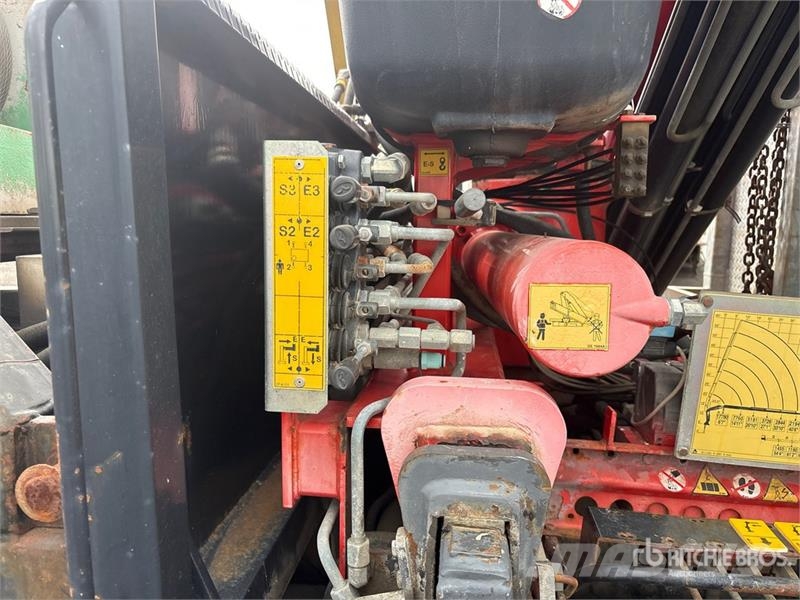 Sterling 190A.25 17780 lb Knuckle Boom on Sterling LT9500 6 Автокранове