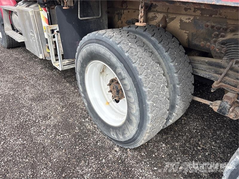 Sterling 190A.25 17780 lb Knuckle Boom on Sterling LT9500 6 Автокранове