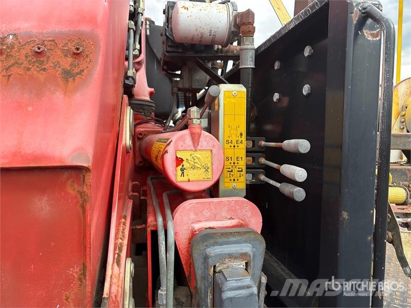 Sterling 190A.25 17780 lb Knuckle Boom on Sterling LT9500 6 Автокранове