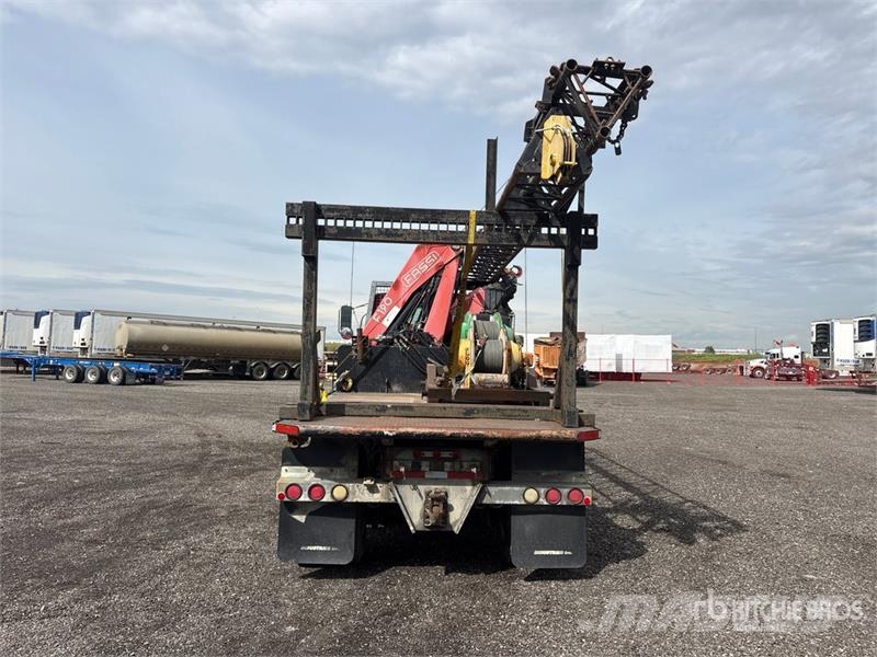 Sterling 190A.25 17780 lb Knuckle Boom on Sterling LT9500 6 Автокранове