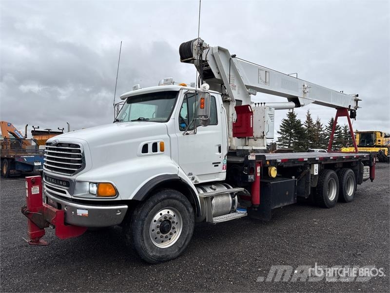 Sterling 3200 64000 lb Straight Boom on  Sterling LT9500 6x Автокранове