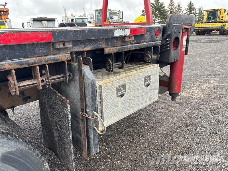 Sterling 32105 Straight Boom on  Sterling LT9500 6x4 Boom T Nosturiautot
