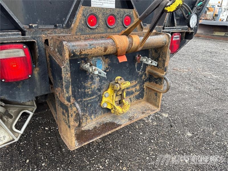 Sterling 32105 Straight Boom on  Sterling LT9500 6x4 Boom T Nosturiautot