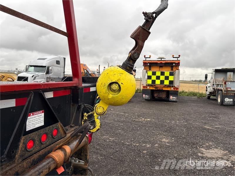 Sterling 32105 Straight Boom on  Sterling LT9500 6x4 Boom T Nosturiautot