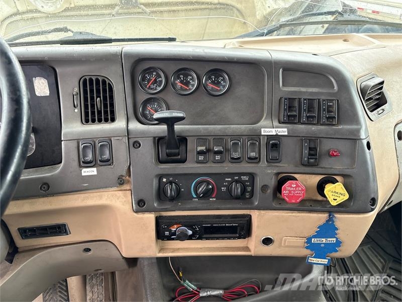 Sterling 32105 Straight Boom on  Sterling LT9500 6x4 Boom T Nosturiautot