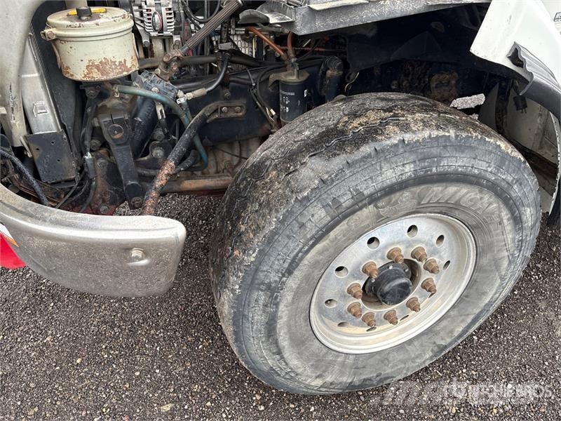 Sterling 32105 Straight Boom on  Sterling LT9500 6x4 Boom T Nosturiautot