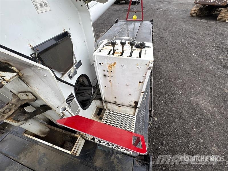 Sterling 32105 Straight Boom on  Sterling LT9500 6x4 Boom T Nosturiautot