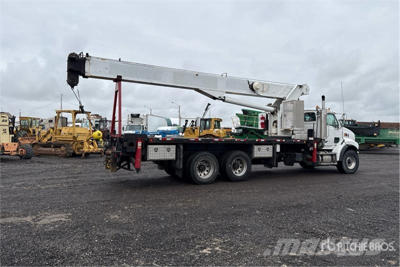 Sterling 32105 Straight Boom on  Sterling LT9500 6x4 Boom T Nosturiautot