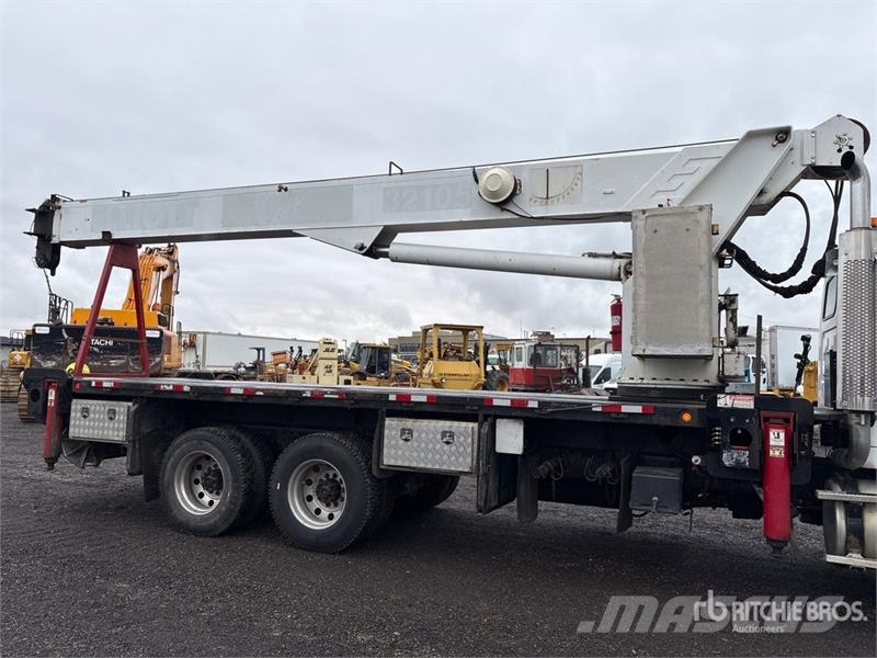 Sterling 32105 Straight Boom on  Sterling LT9500 6x4 Boom T Nosturiautot