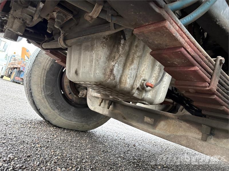 Sterling 32105 Straight Boom on  Sterling LT9500 6x4 Boom T Nosturiautot