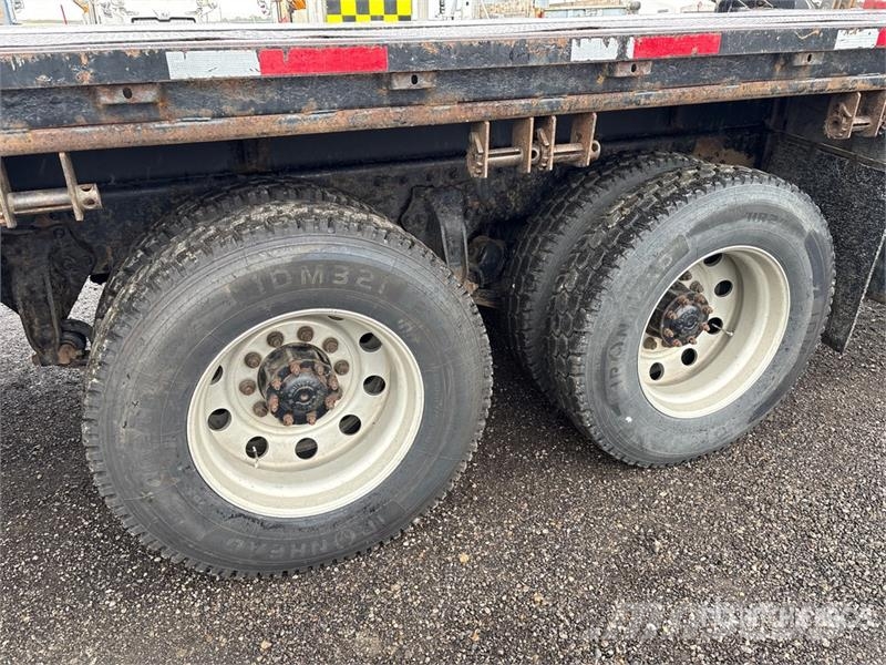 Sterling 32105 Straight Boom on  Sterling LT9500 6x4 Boom T Nosturiautot