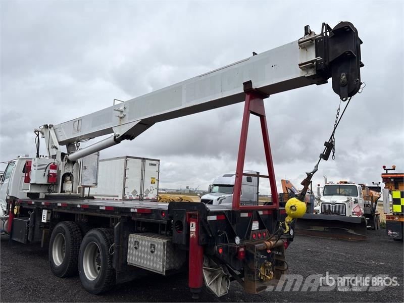 Sterling 32105 Straight Boom on  Sterling LT9500 6x4 Boom T Nosturiautot
