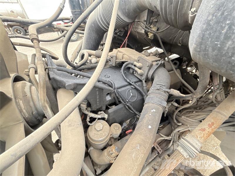 Sterling 6x4 Roll-Off Truck (Inoperable) Camiones portacubetas