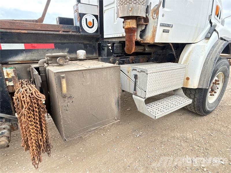 Sterling 6x4 Roll-Off Truck (Inoperable) Camiones portacubetas