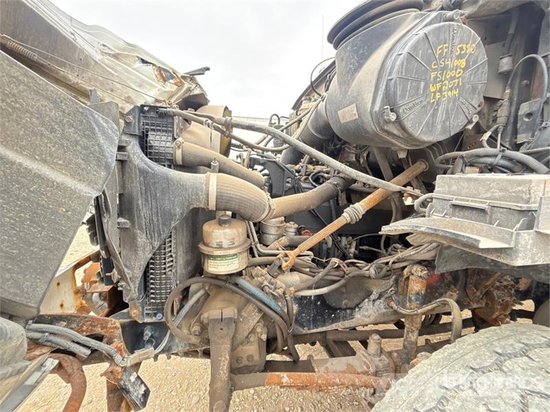 Sterling 6x4 Roll-Off Truck (Inoperable) Camiones portacubetas