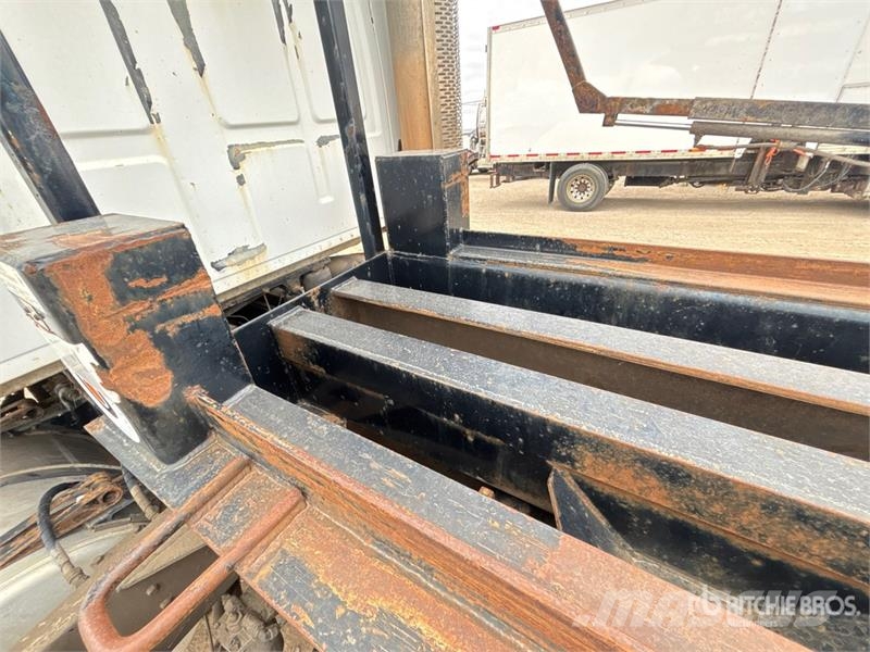 Sterling 6x4 Roll-Off Truck (Inoperable) Camiones portacubetas