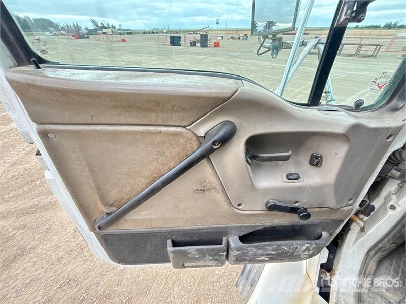 Sterling 6x4 Roll-Off Truck (Inoperable) Camiones portacubetas
