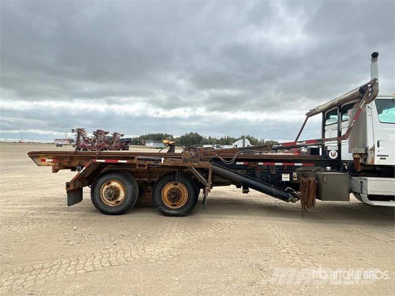Sterling 6x4 Roll-Off Truck (Inoperable) Camiones portacubetas