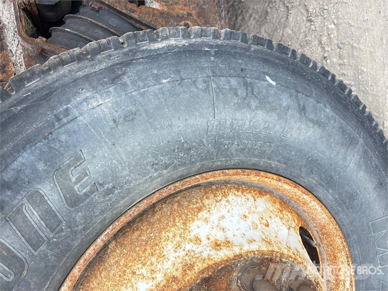Sterling 6x4 Roll-Off Truck (Inoperable) Camiones portacubetas