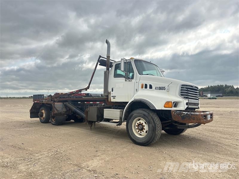 Sterling 6x4 Roll-Off Truck (Inoperable) Camiones portacubetas