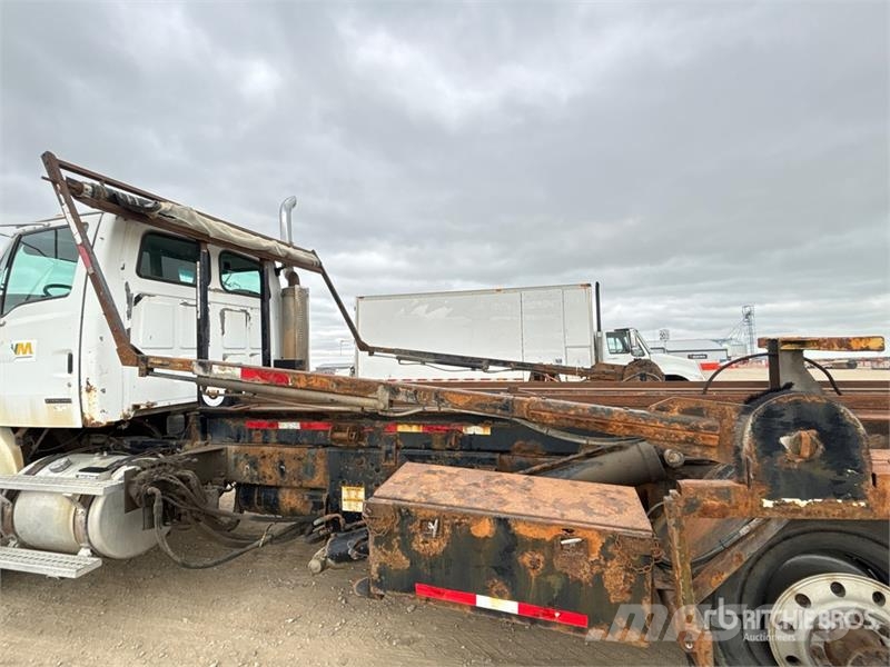 Sterling 6x4 Roll-Off Truck (Inoperable) Camiones portacubetas