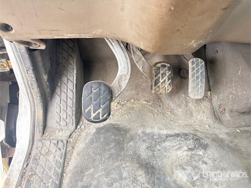 Sterling 6x4 Roll-Off Truck (Inoperable) Camiones portacubetas