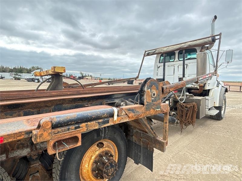 Sterling 6x4 Roll-Off Truck (Inoperable) Camiones portacubetas
