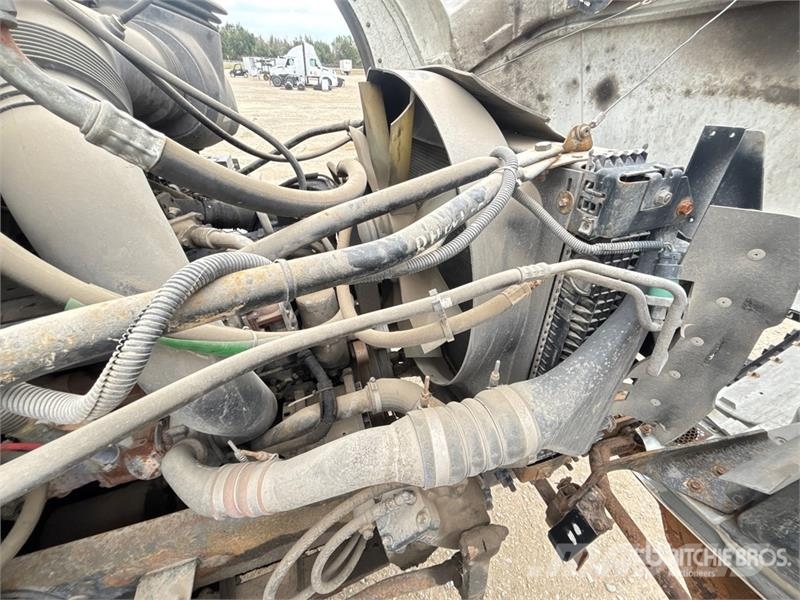 Sterling 6x4 Roll-Off Truck (Inoperable) Camiones portacubetas