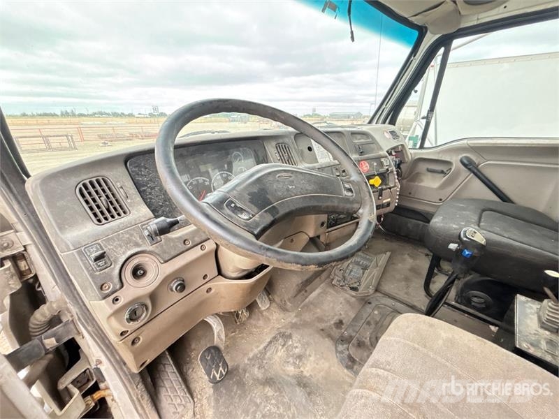 Sterling 6x4 Roll-Off Truck (Inoperable) Camiones portacubetas