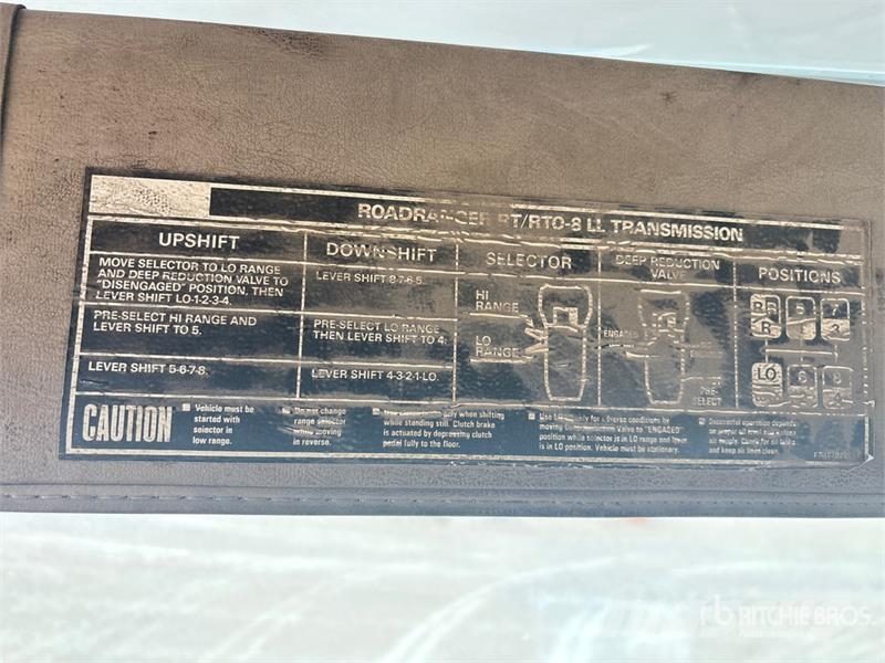 Sterling 6x4 Roll-Off Truck (Inoperable) Camiones portacubetas